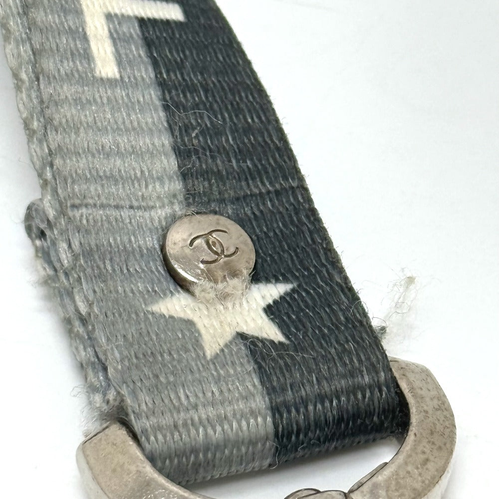 CHANEL 01P ロゴ ネックストラップ ネックホルダー 雑貨 小物 首掛け  ネックレス キャンバス レディース グレー - brandshop-reference