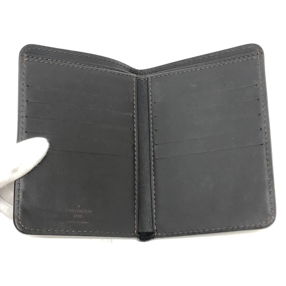 LOUIS VUITTON ユタ 財布 コンパクトウォレット 小銭入れ無し パスポートケース 2つ折り財布 レザー メンズ カフェ
