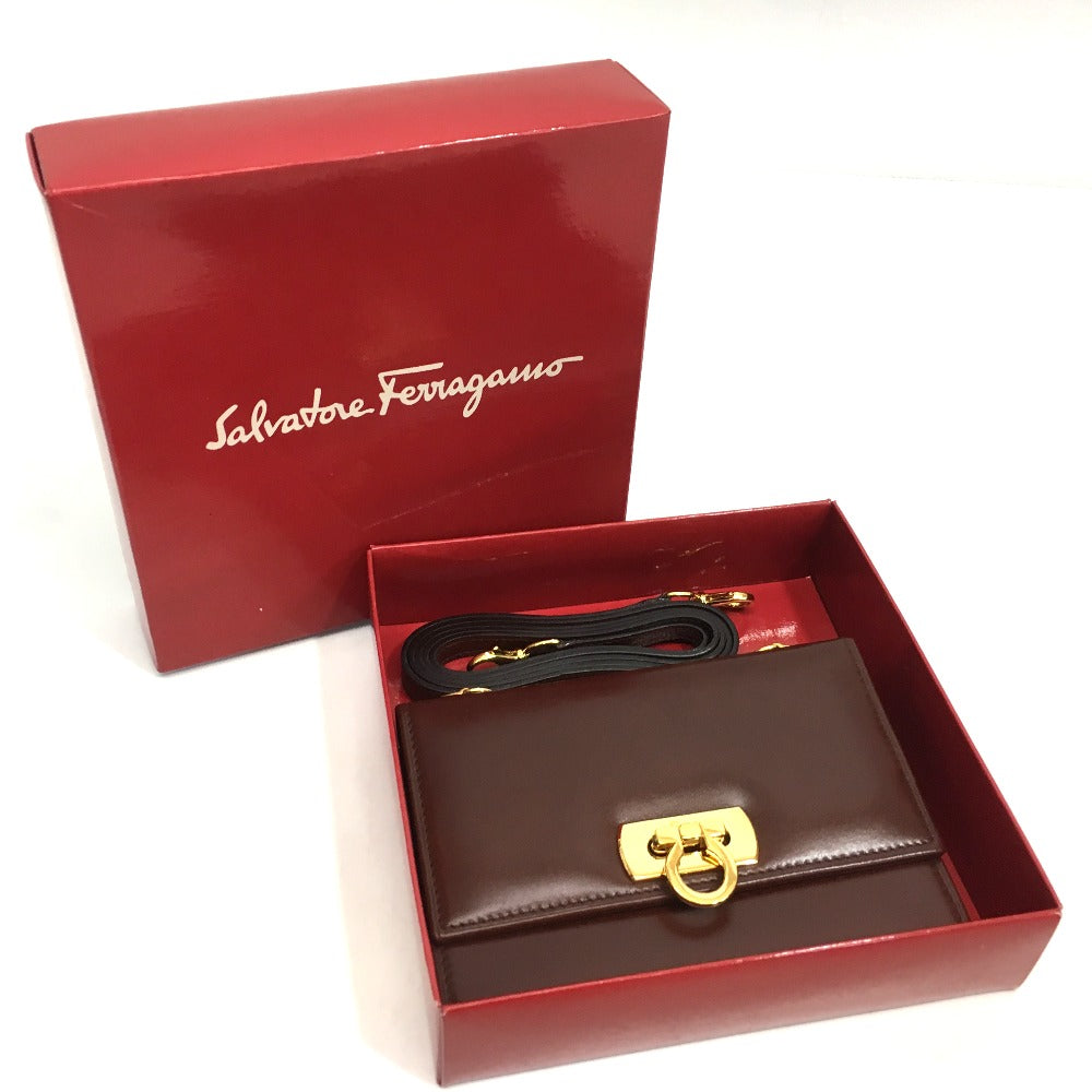 Salvatore Ferragamo Gancini Pochette/Wallet/Shoulder Bag in Brown Leather for Women