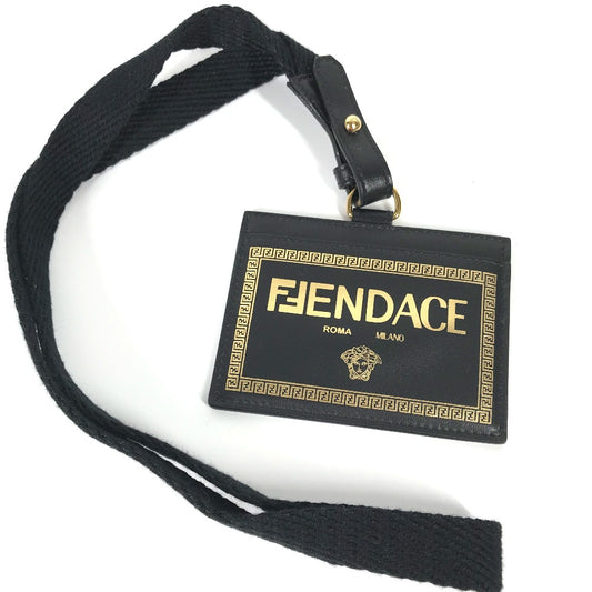 VERSACE フェンディ FENDI コラボ  FENDACE フェンダーチェ ネックストラップ付 IDホルダー  メデューサ カードケース レザー ユニセックス - brandshop-reference