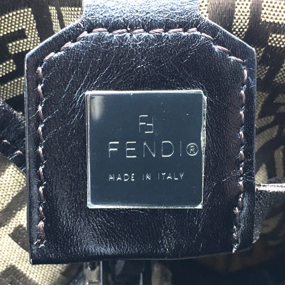 Fendi 8bh006019 FF Logo Zucchino Zukka Pouch dengan beg beg tangan